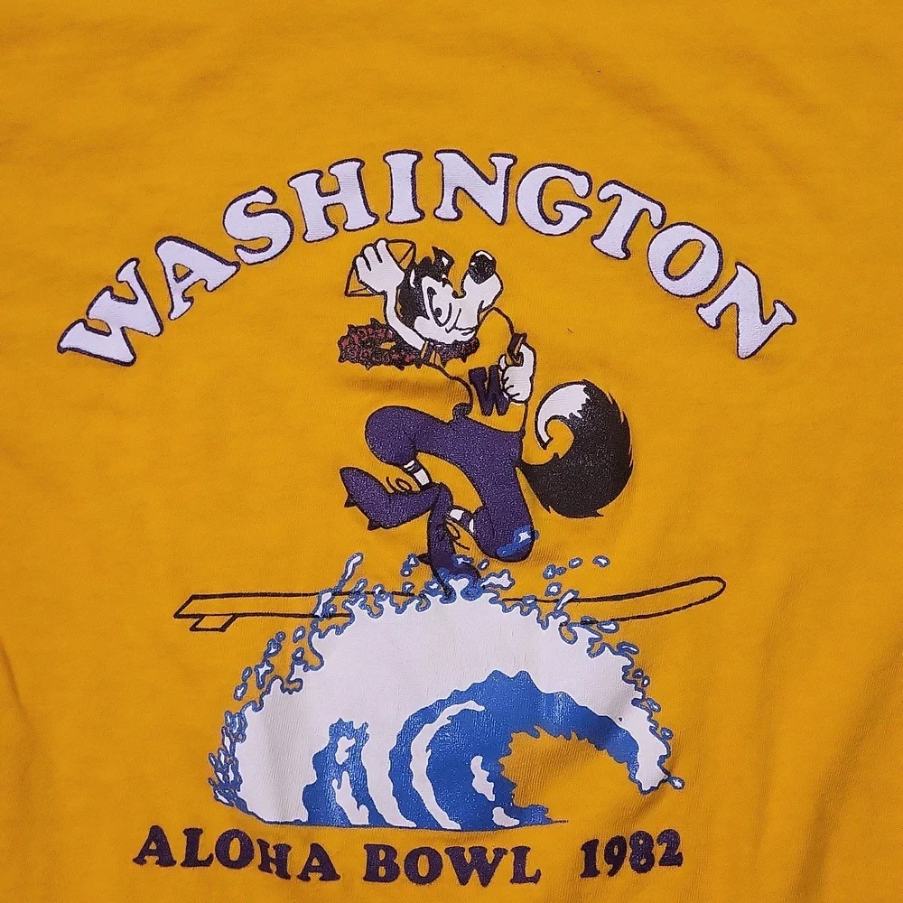 Vintage University Of Washington Huskies Aloha Bowl 1982 T-Shirt - Picture 2 of 6
